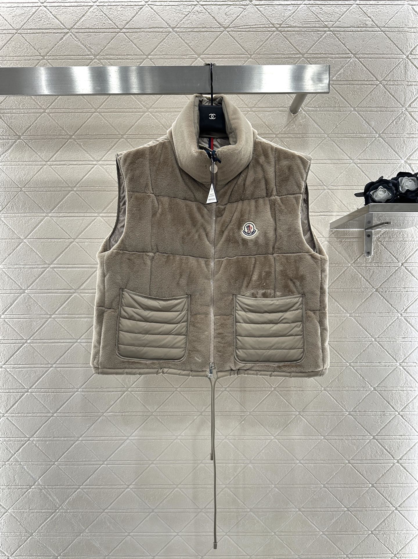 25fw Standing collar down vest