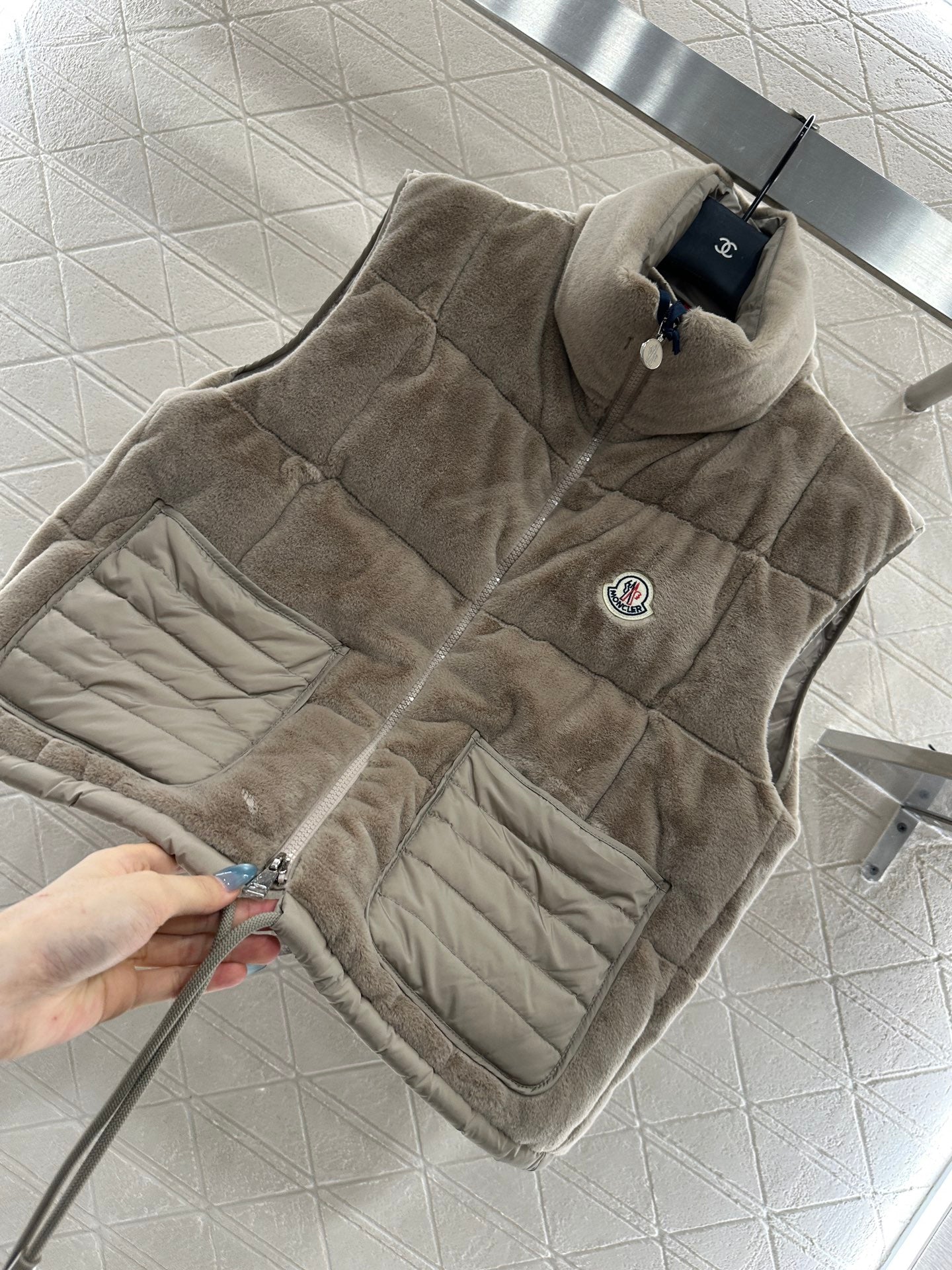 25fw Standing collar down vest