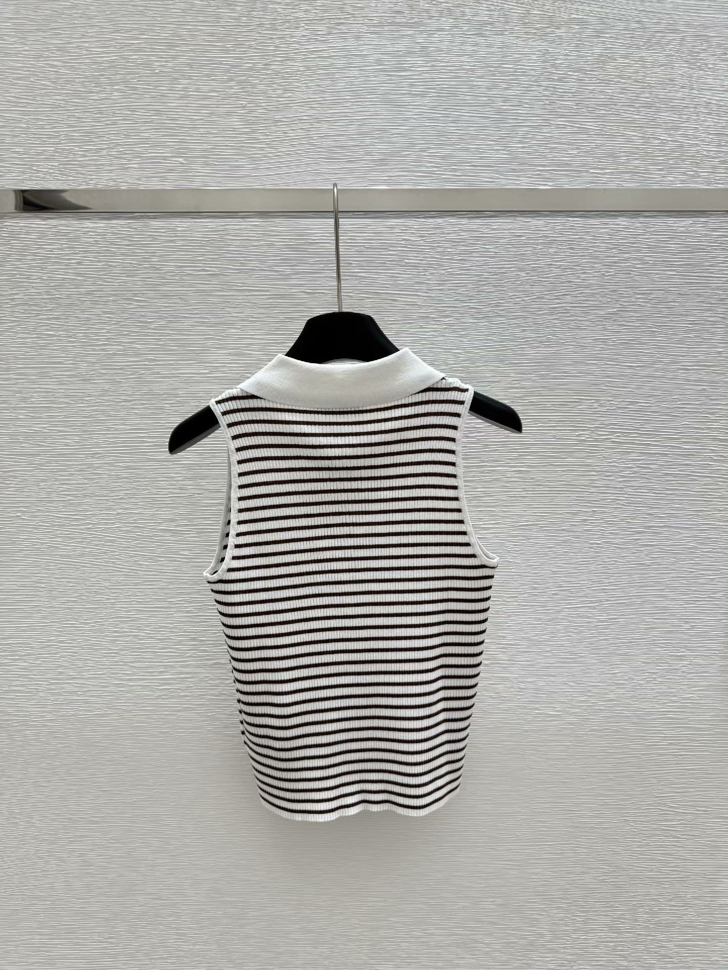 25 Spring/Summer Lapel Striped Knitted Vest