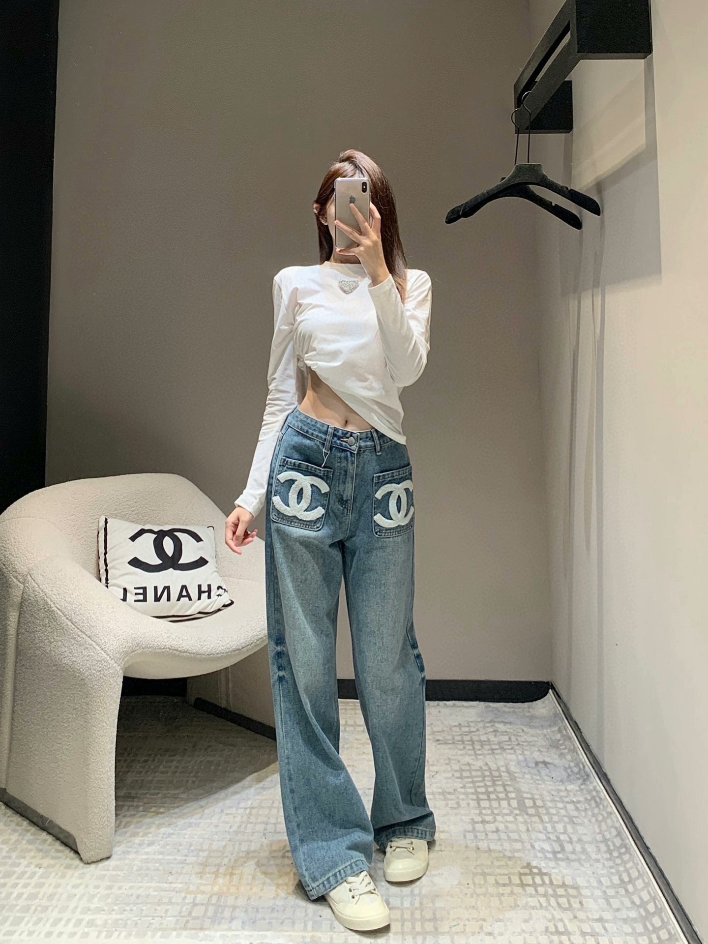 25 pairs of C terry embroidered straight jeans