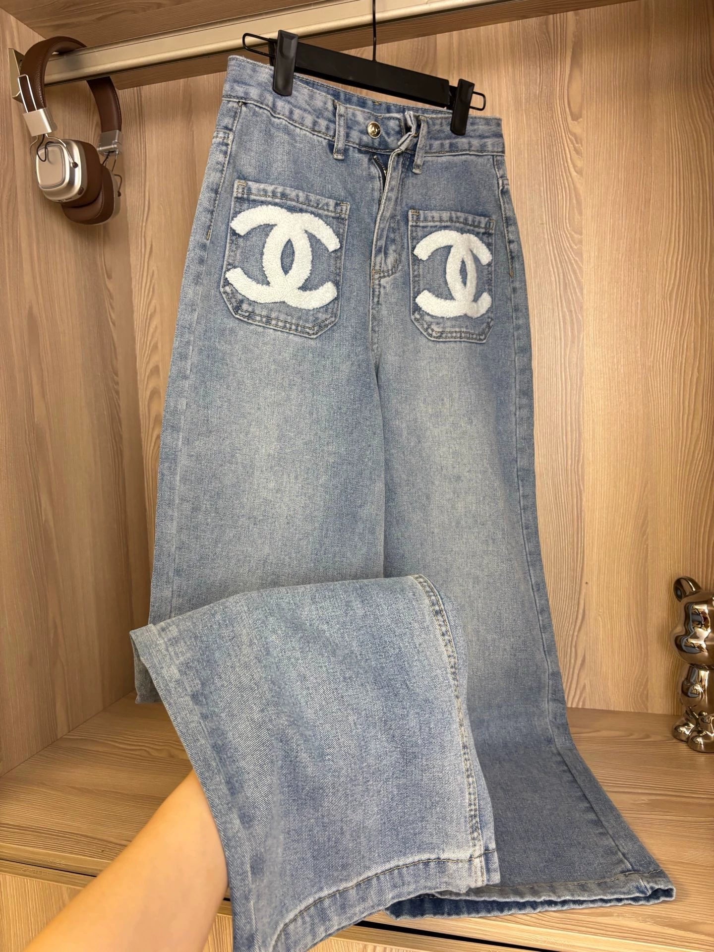 25 pairs of C terry embroidered straight jeans