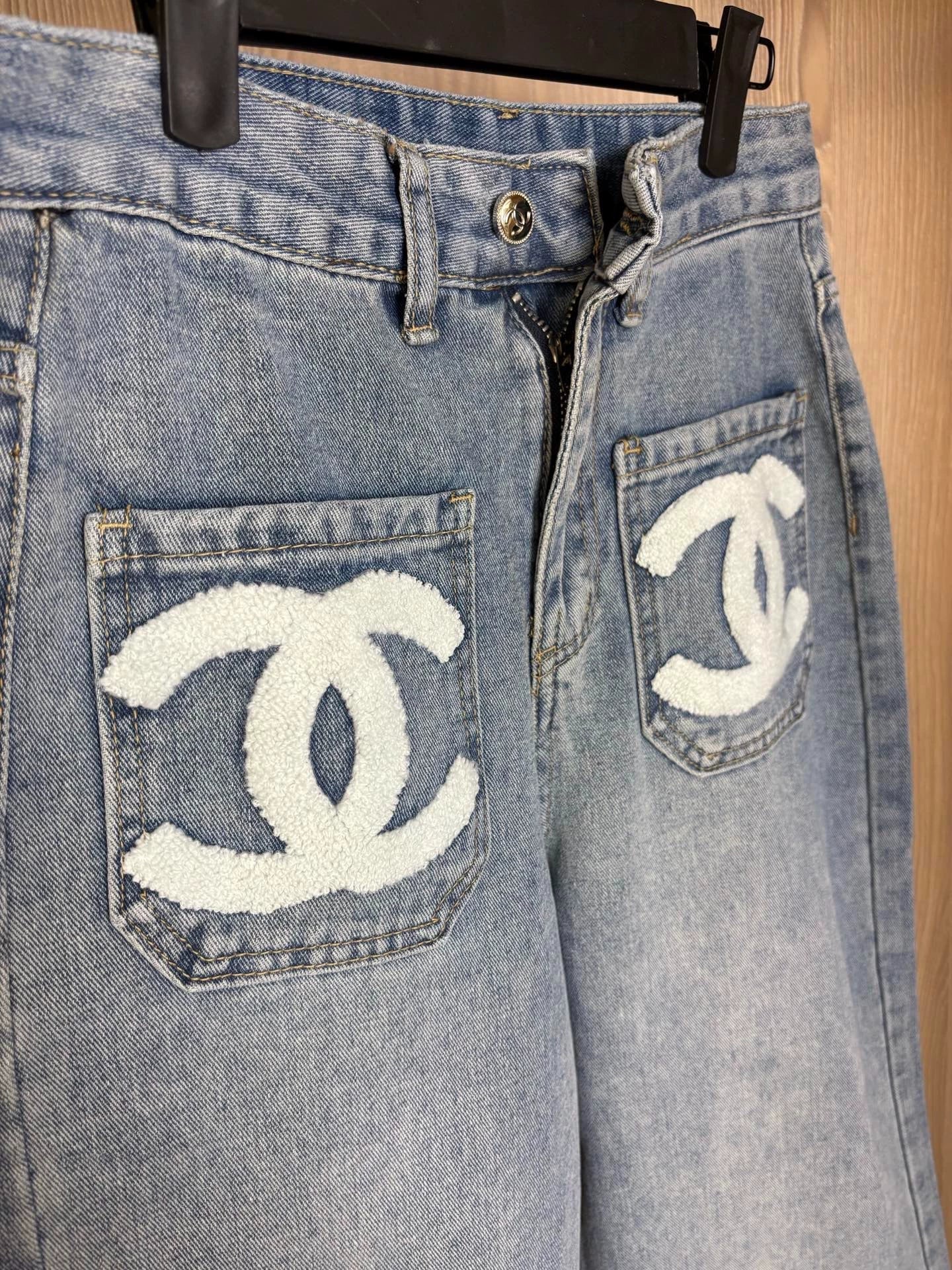 25 pairs of C terry embroidered straight jeans