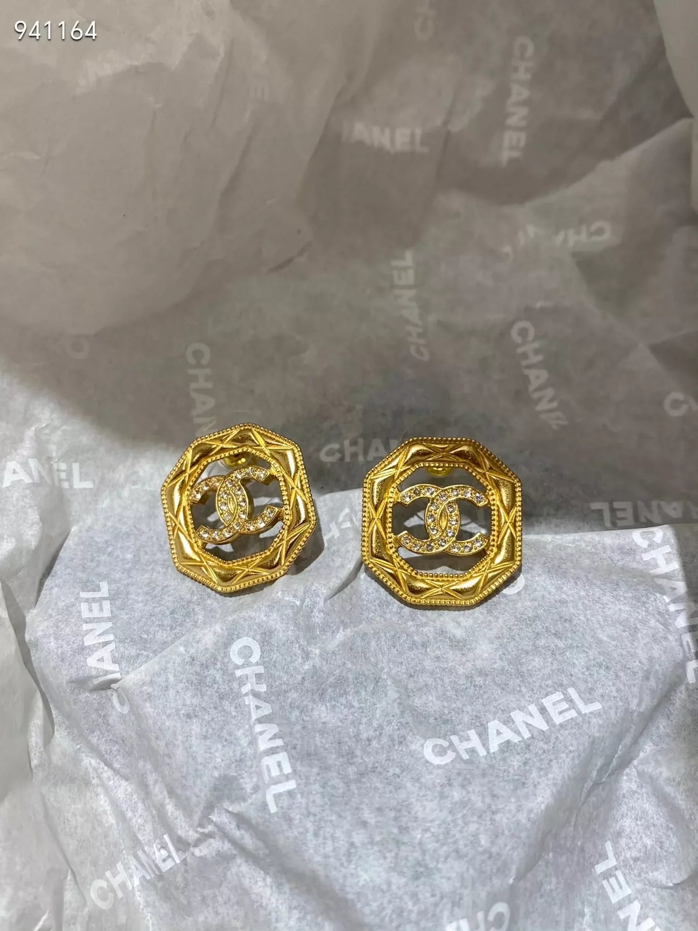 Wind square octagonal hollow gold