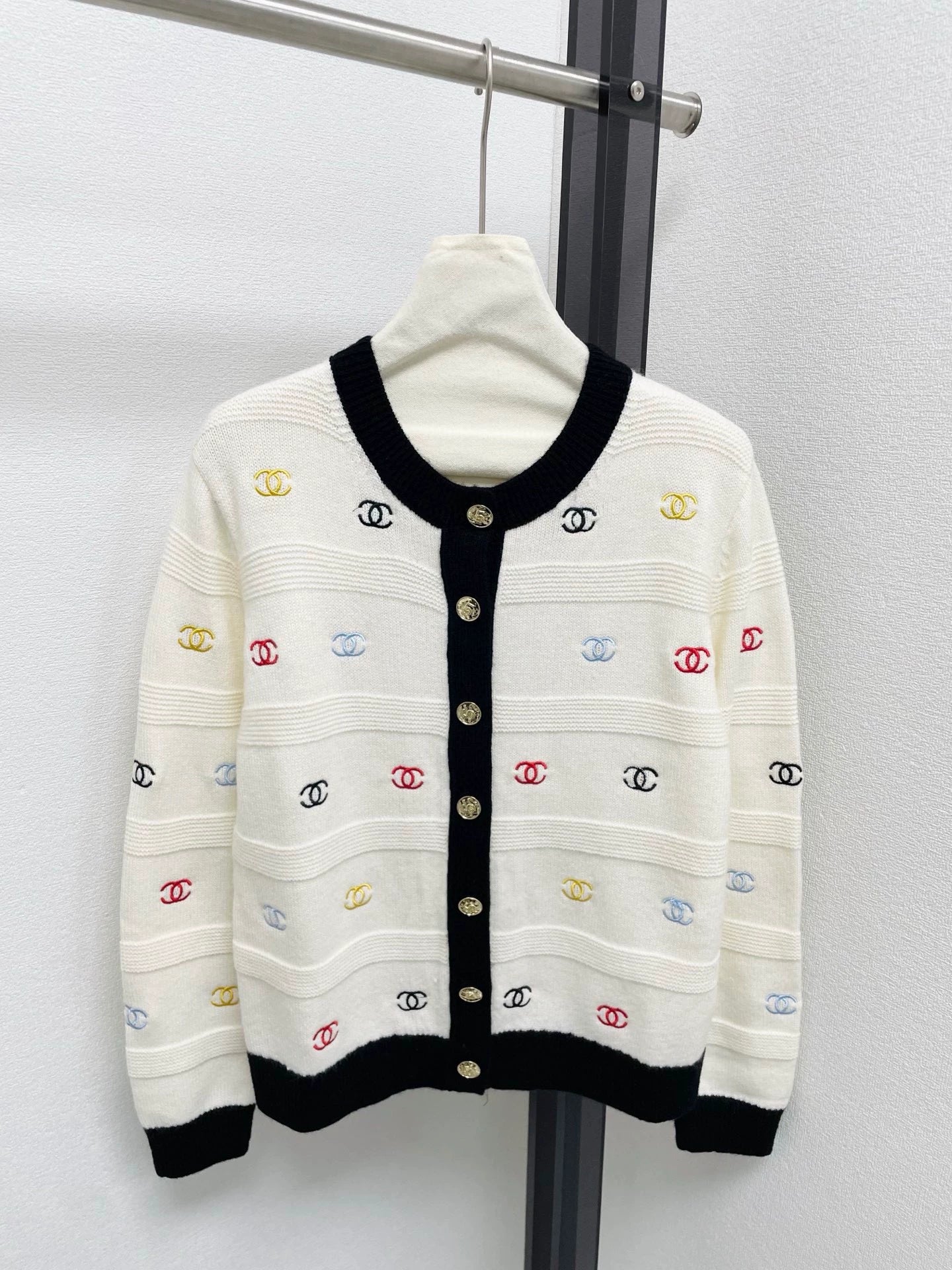 25fw Colorful Embroidered Knitted Cardigan