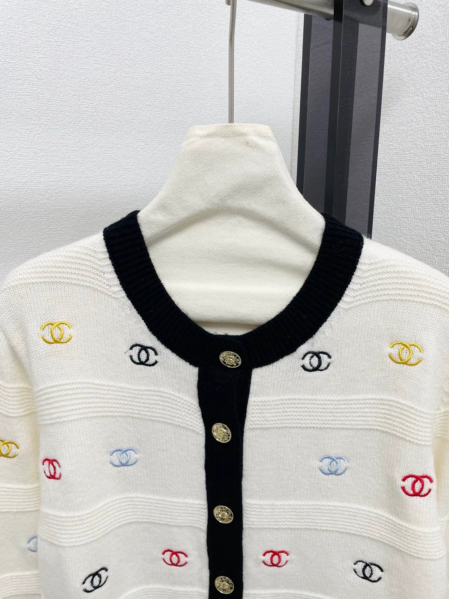 25fw Colorful Embroidered Knitted Cardigan