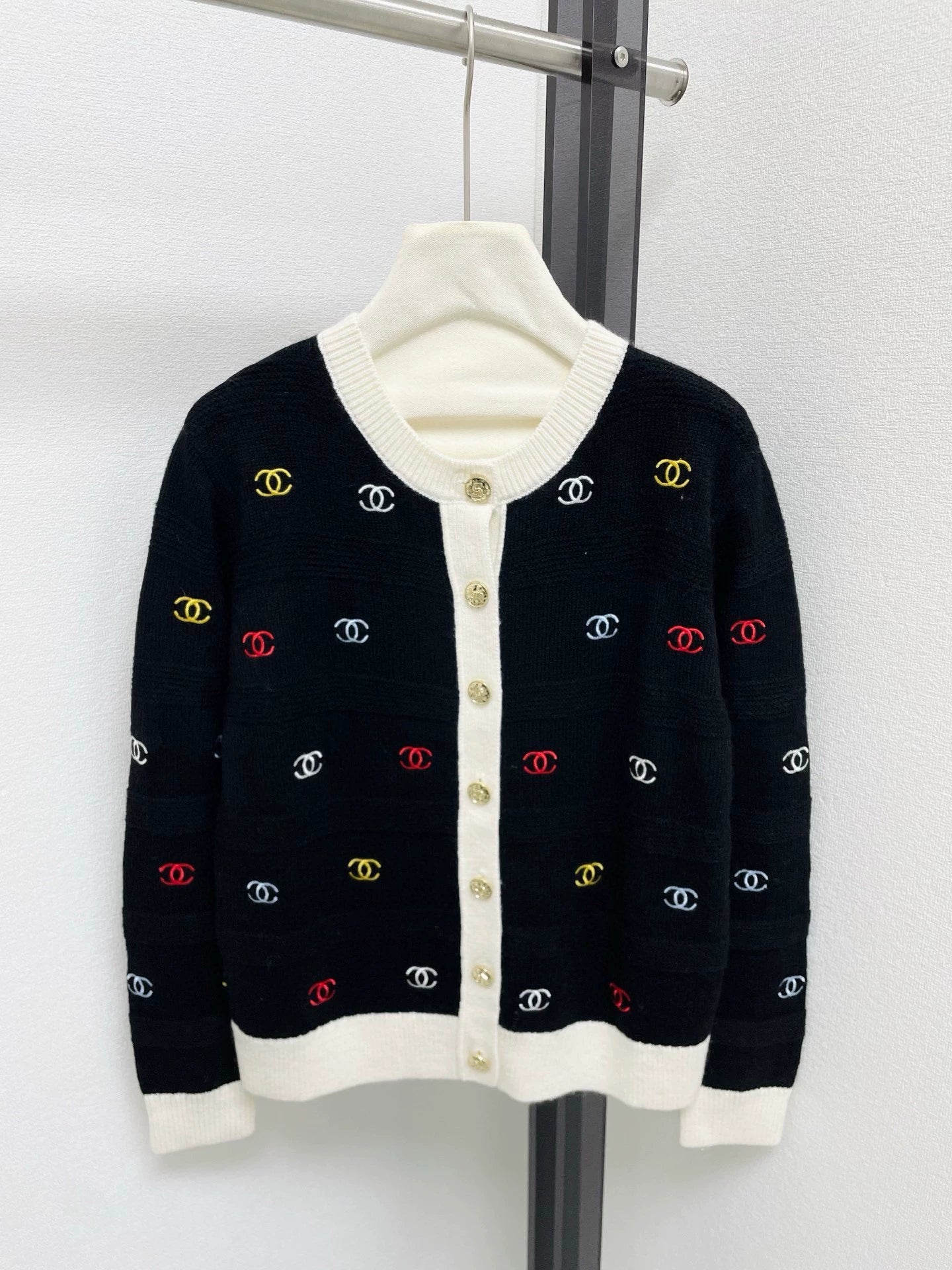 25fw Colorful Embroidered Knitted Cardigan