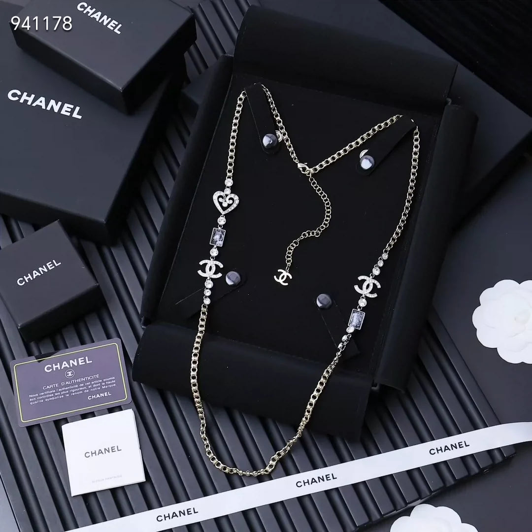 Square enamel spliced sweater chain