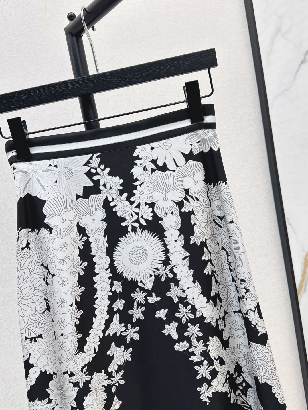 25ss Silk skirt