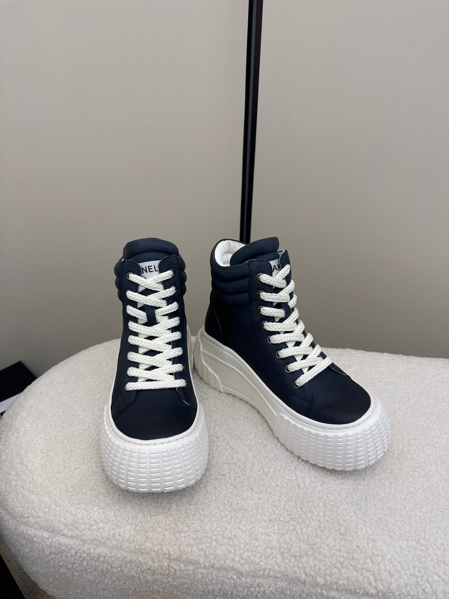 25 Thick soled mid top casual shoes(WHITE/NAVY/BLACK)