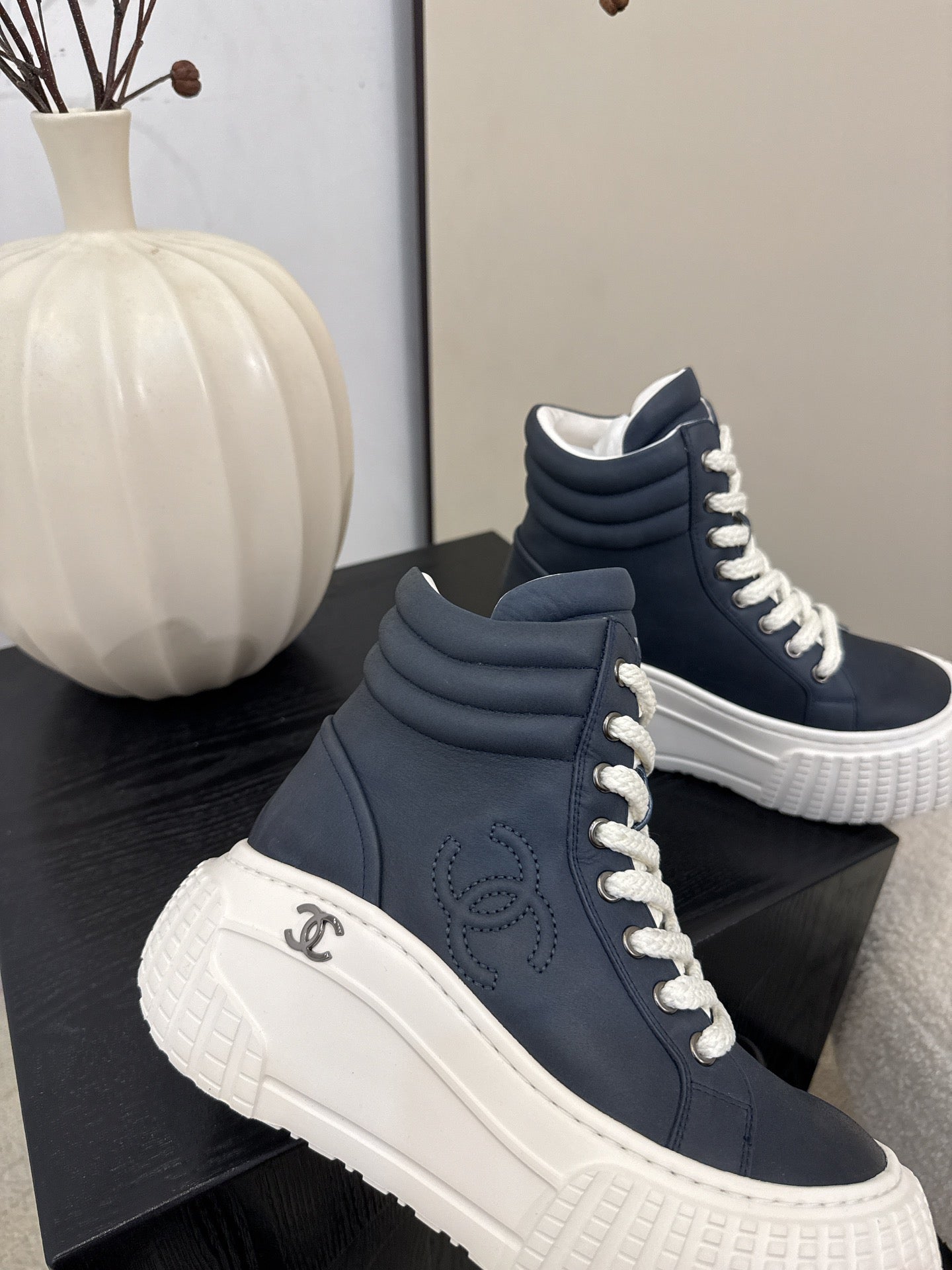 25 Thick soled mid top casual shoes(WHITE/NAVY/BLACK)