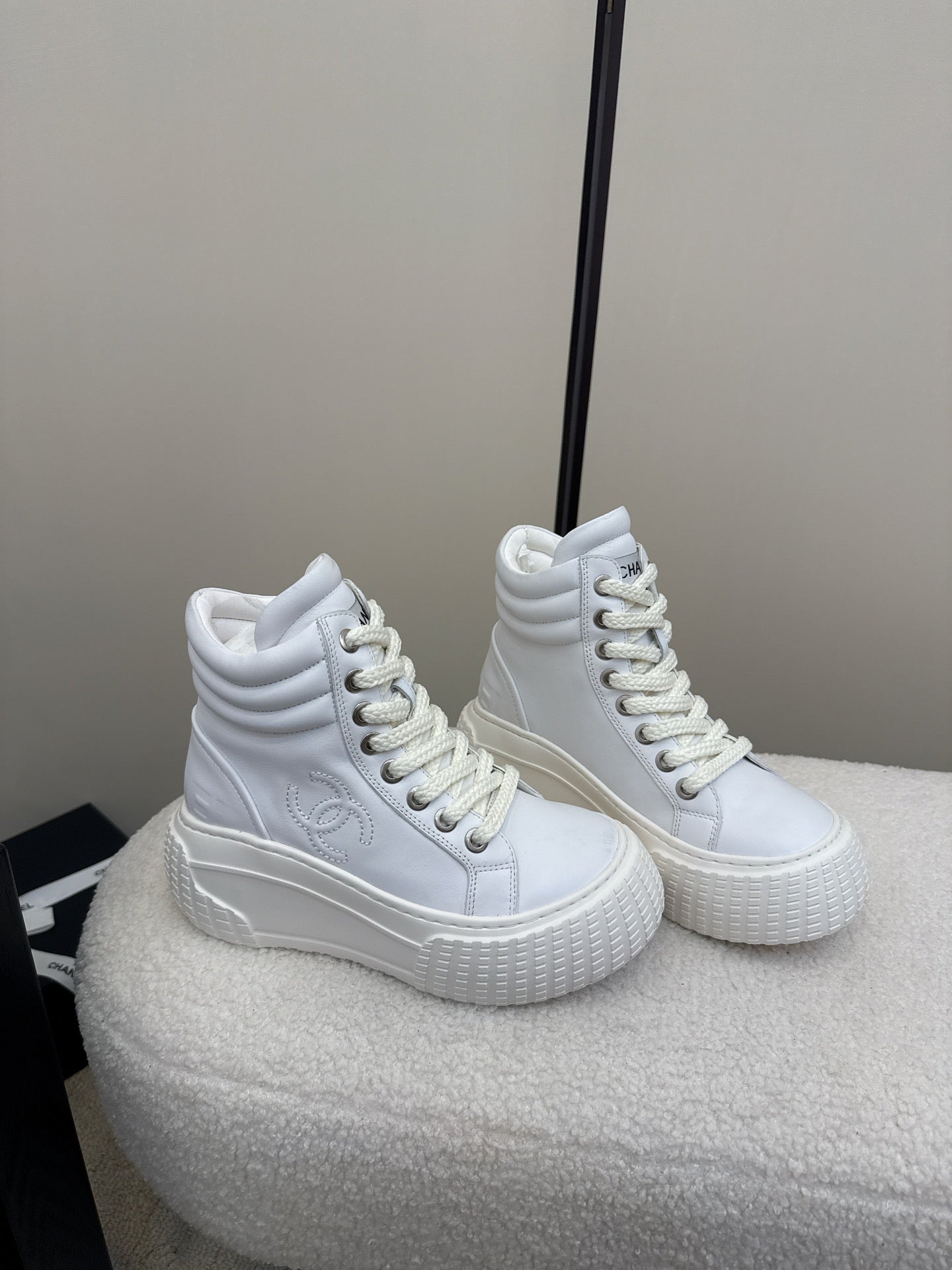 25 Thick soled mid top casual shoes(WHITE/NAVY/BLACK)