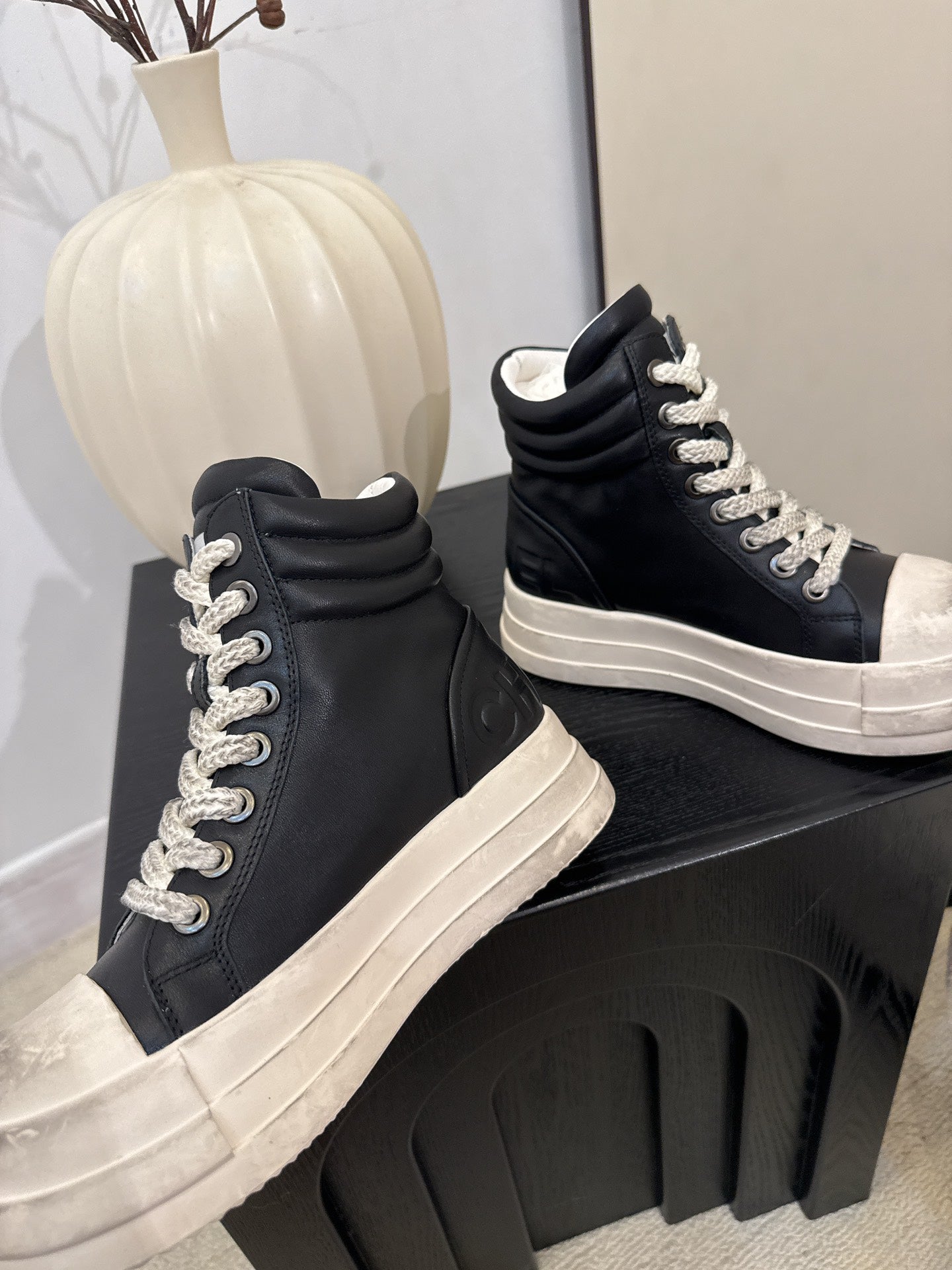 25 Make old thick soled mid top casual shoes(WHITE/NAVY/BLACK)