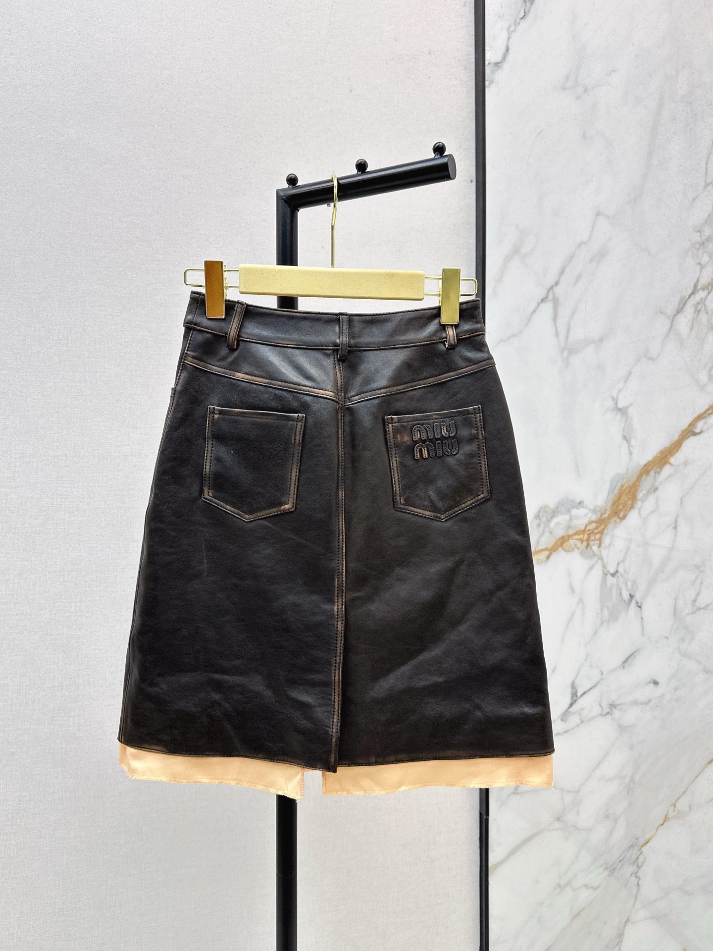 25 New retro style mid length skirt