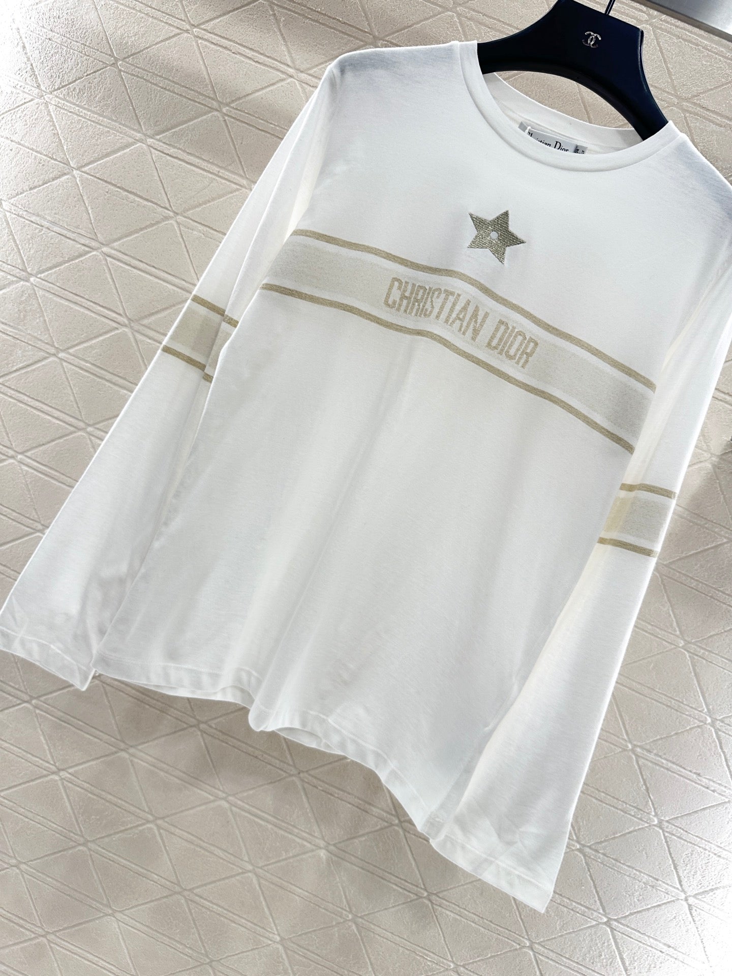 Round neck embroidered letter long sleeved shirt