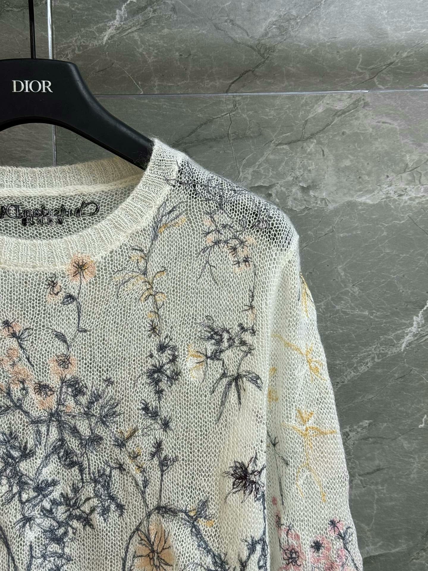 25 Fall Collection Crew Neck Ribbed Neck Sweater