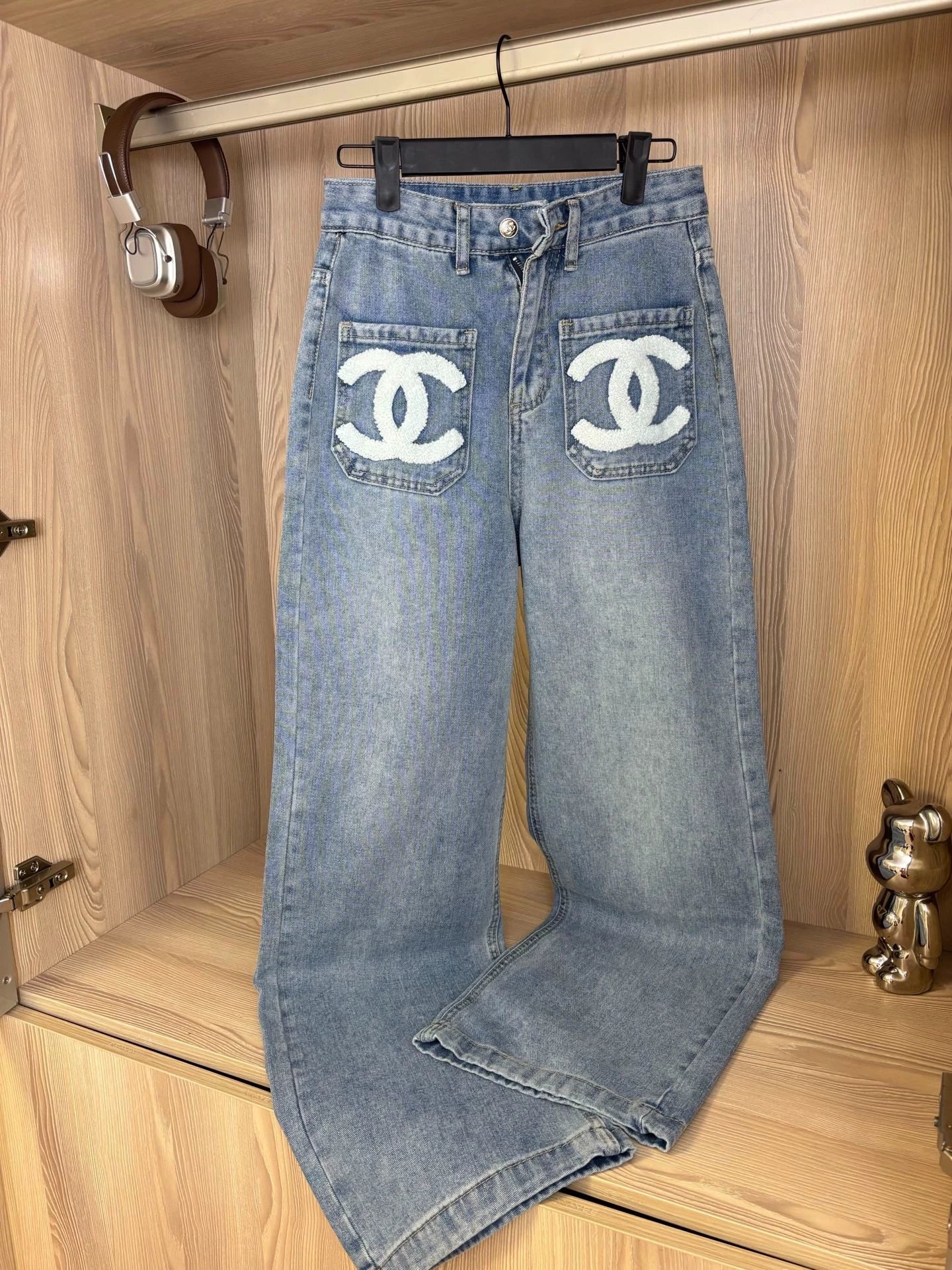 25 pairs of C terry embroidered straight jeans