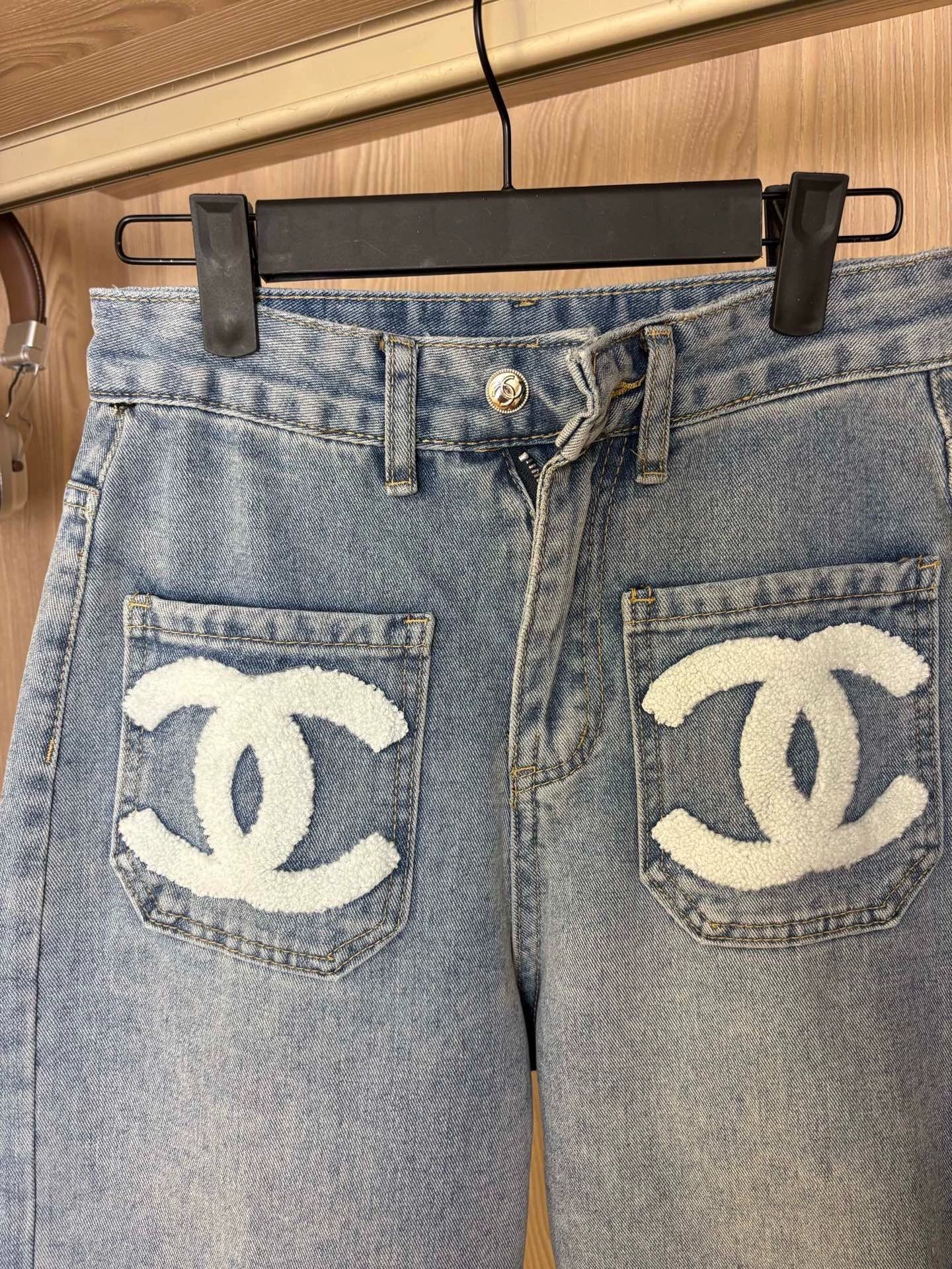 25 pairs of C terry embroidered straight jeans