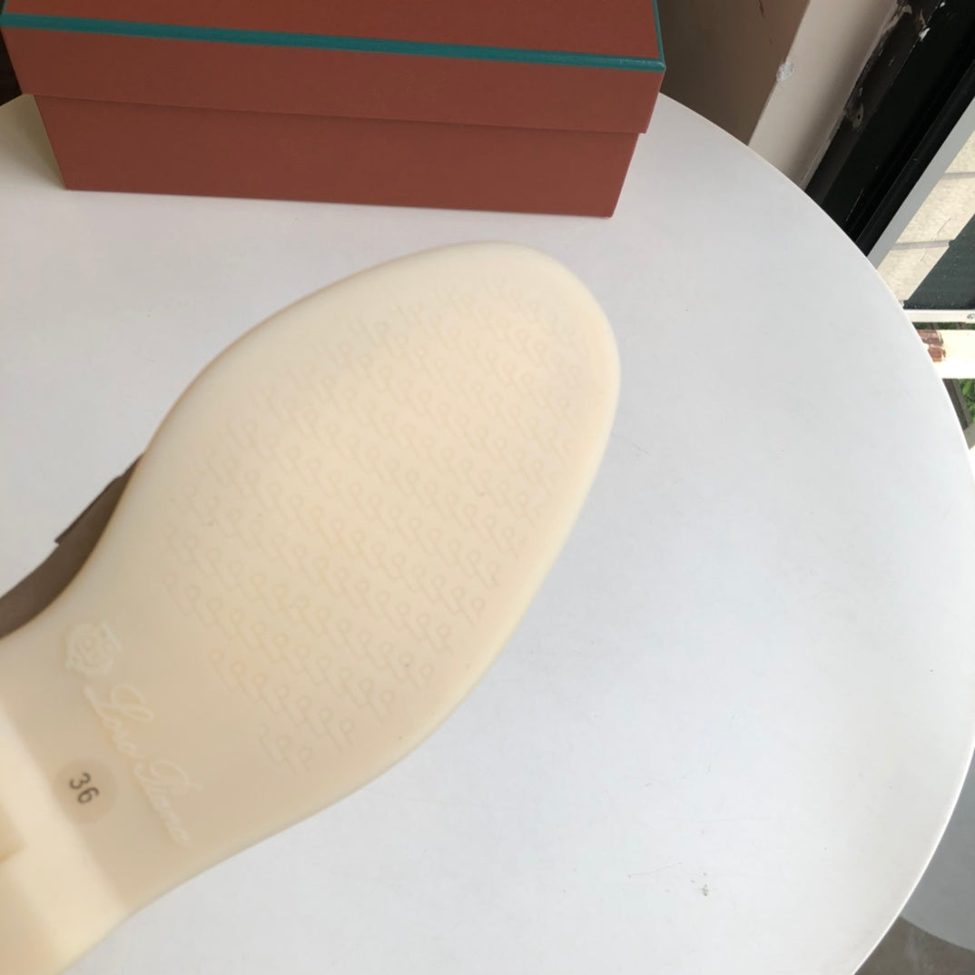 25A loafers