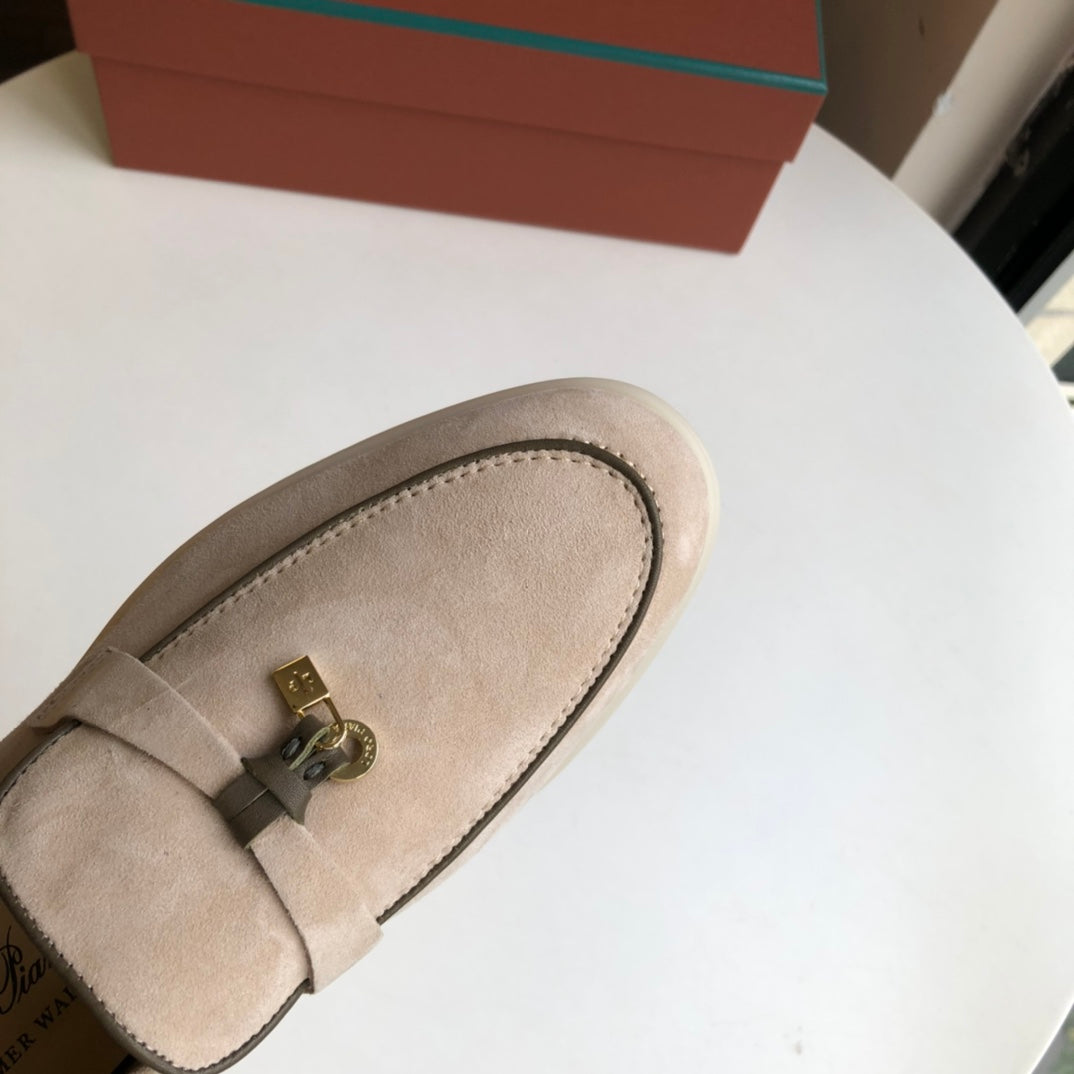 25A loafers