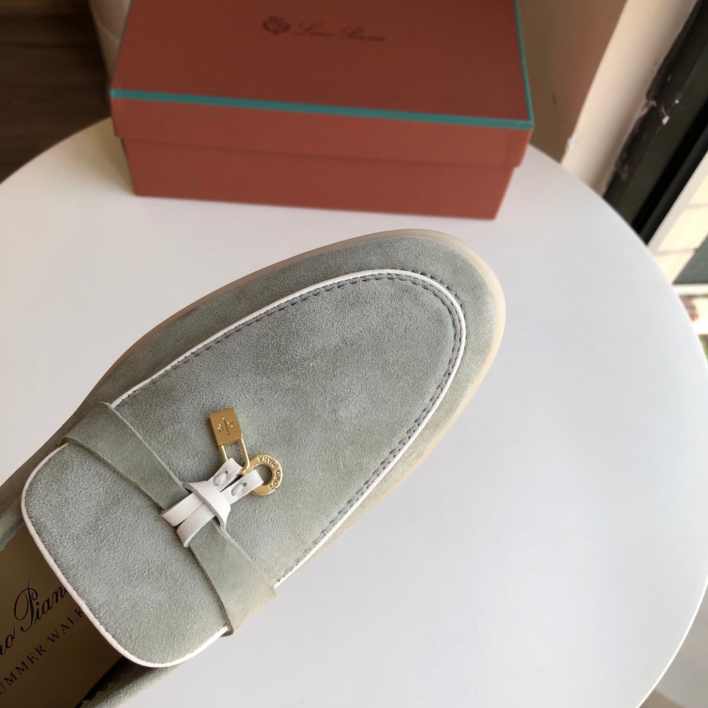 25A loafers