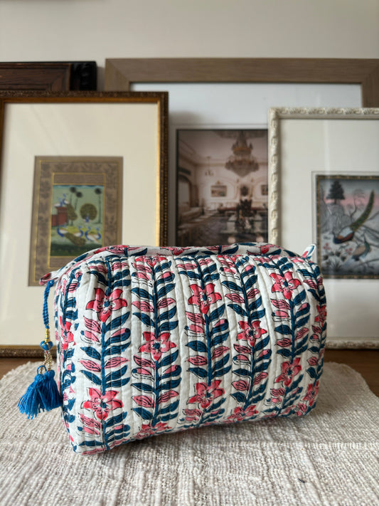 TOILETRY BAG