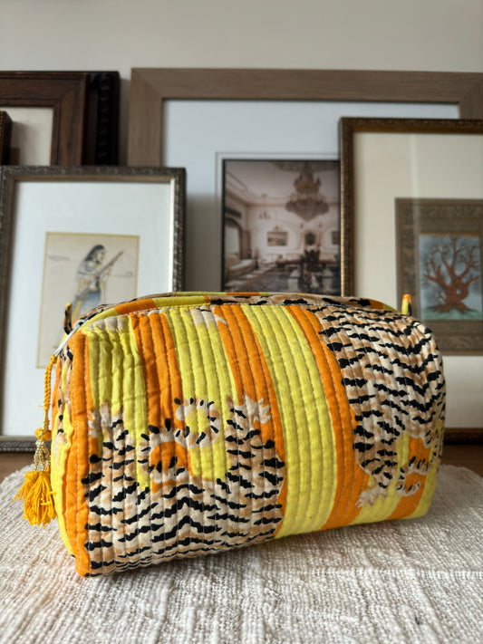 TOILETRY BAG
