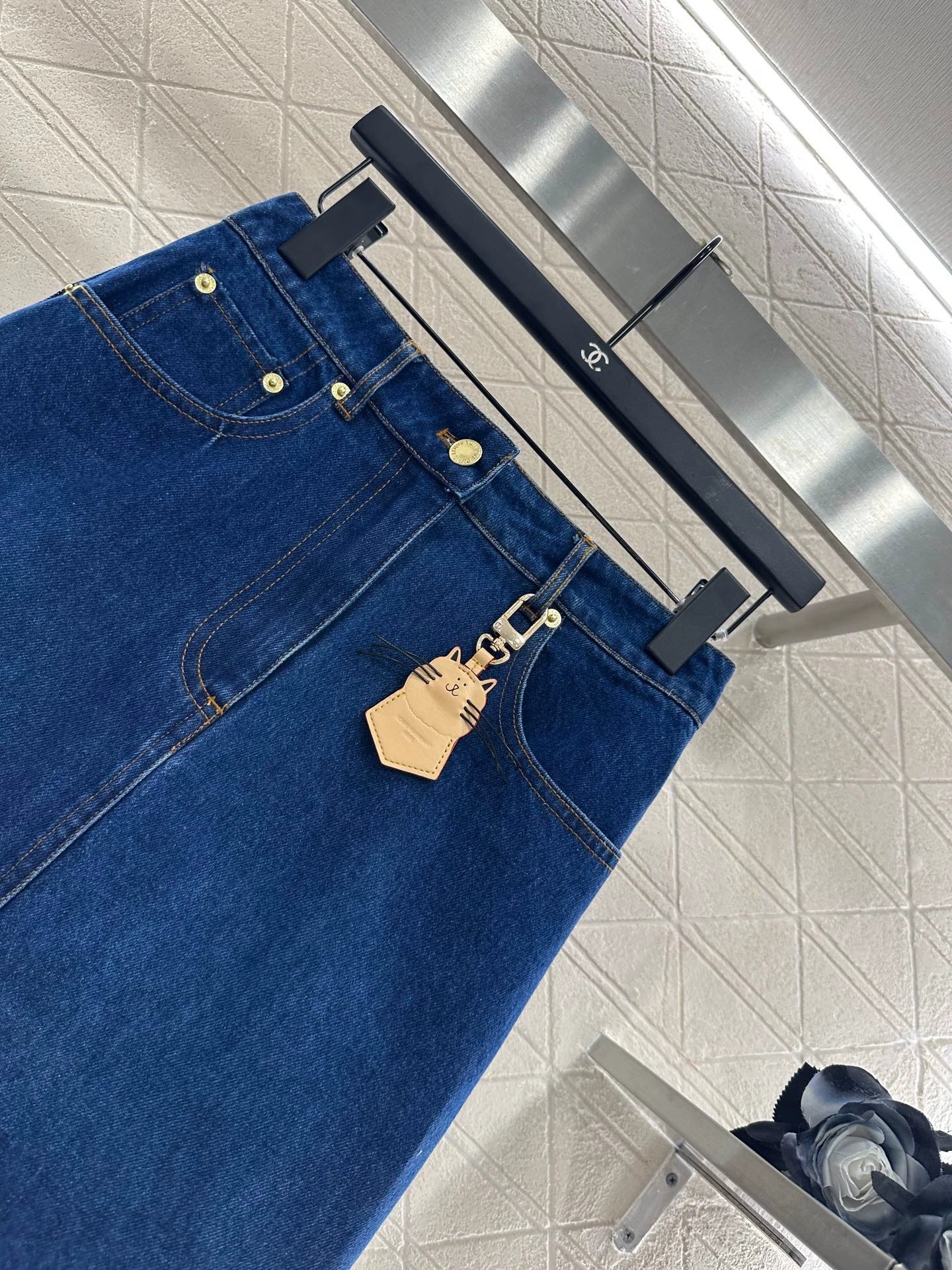 25fw Cat buckle hip skirt