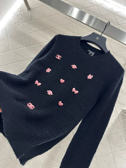 25 Back waist chain sweater