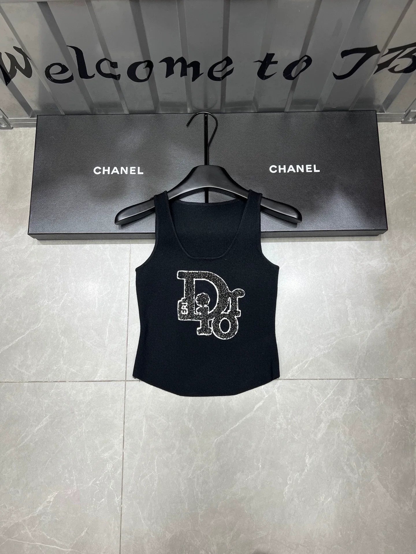 25 Flocked letter vest