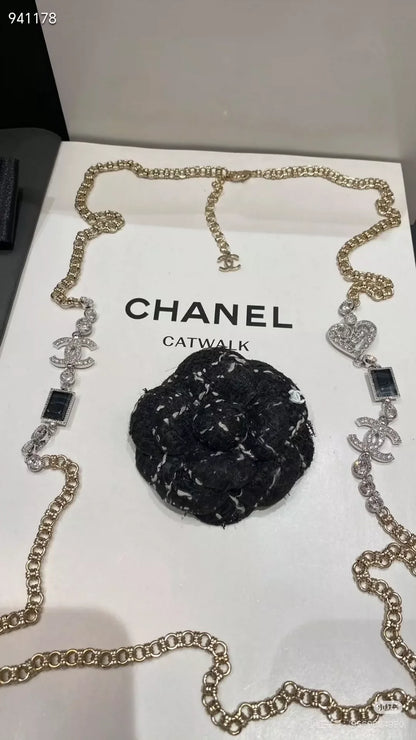 Square enamel spliced sweater chain