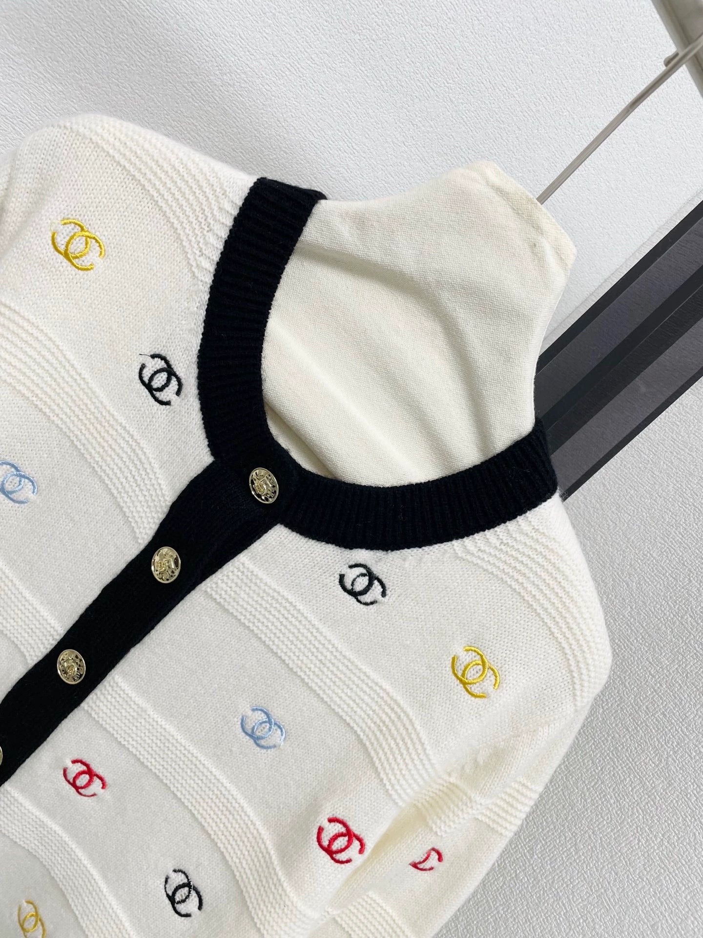 25fw Colorful Embroidered Knitted Cardigan