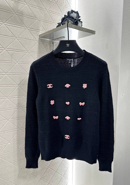 25 Back waist chain sweater