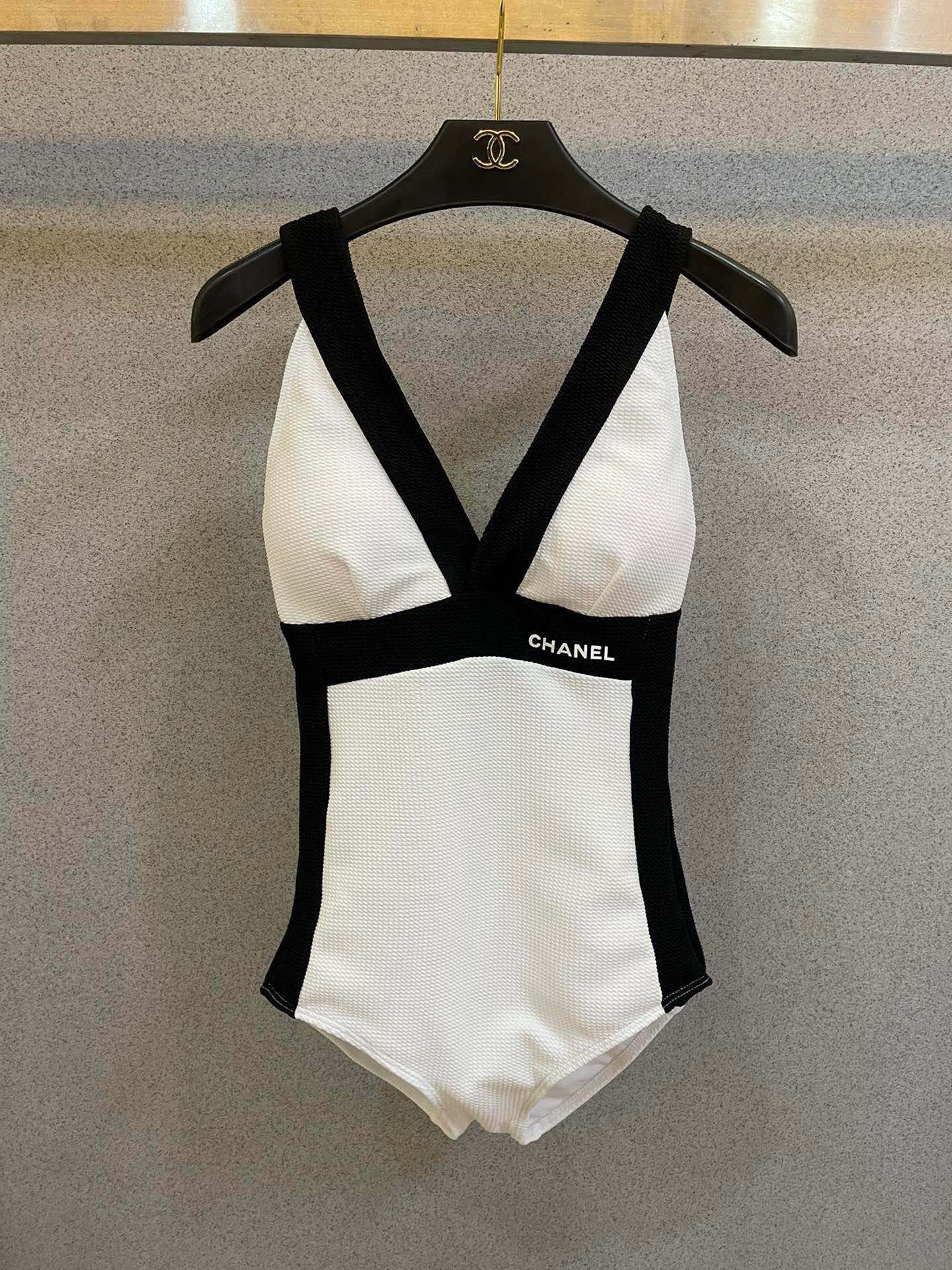 25 Black and White One-piece Swimsuit