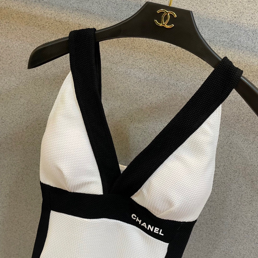 25 Black and White One-piece Swimsuit