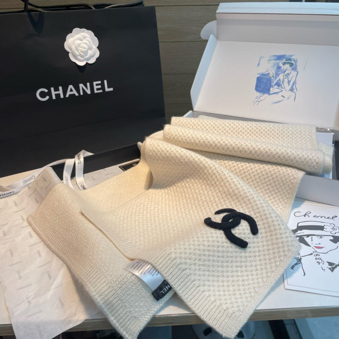 25 new knitted cashmere scarves