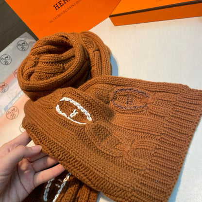 Classic cable scarf