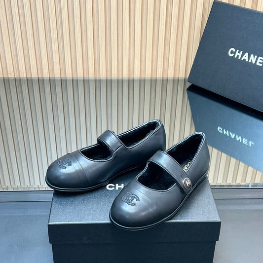 25 Mary Jane's lamb wool shoes