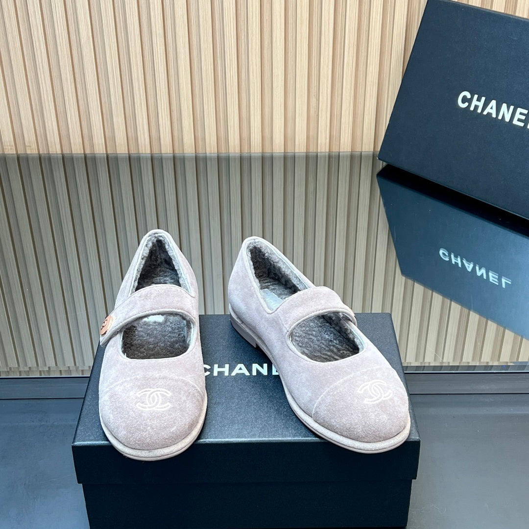 25 Mary Jane's lamb wool shoes