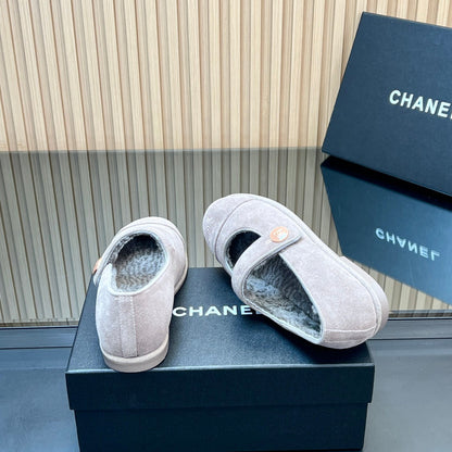 25 Mary Jane's lamb wool shoes