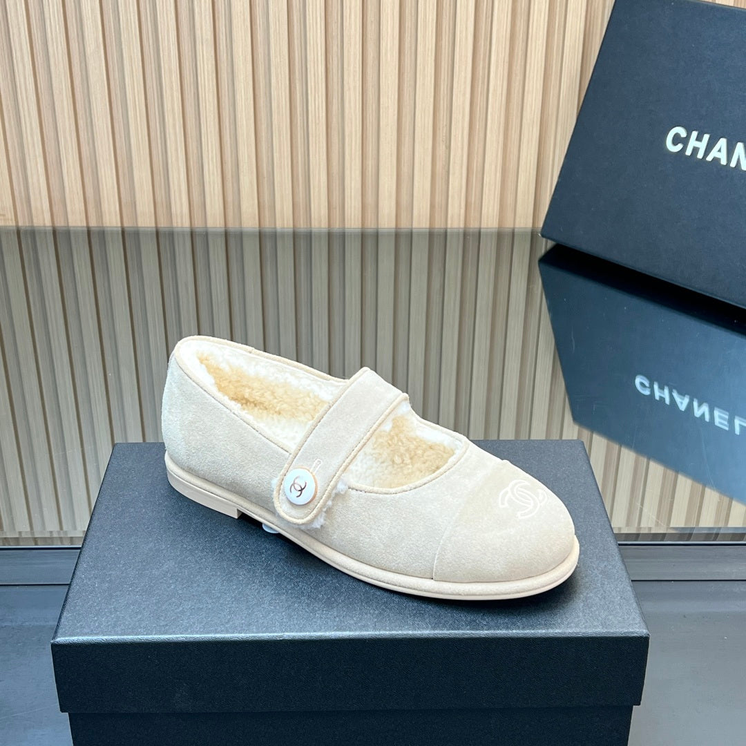 25 Mary Jane's lamb wool shoes