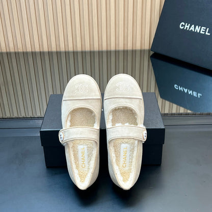 25 Mary Jane's lamb wool shoes