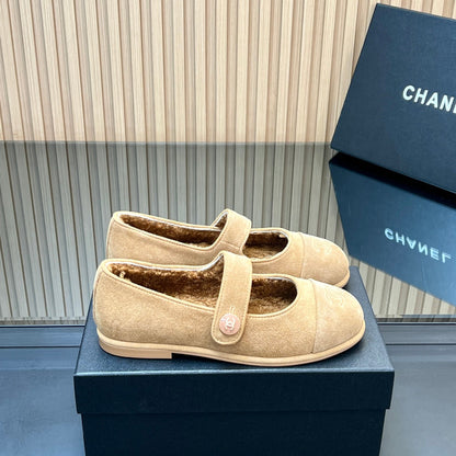 25 Mary Jane's lamb wool shoes