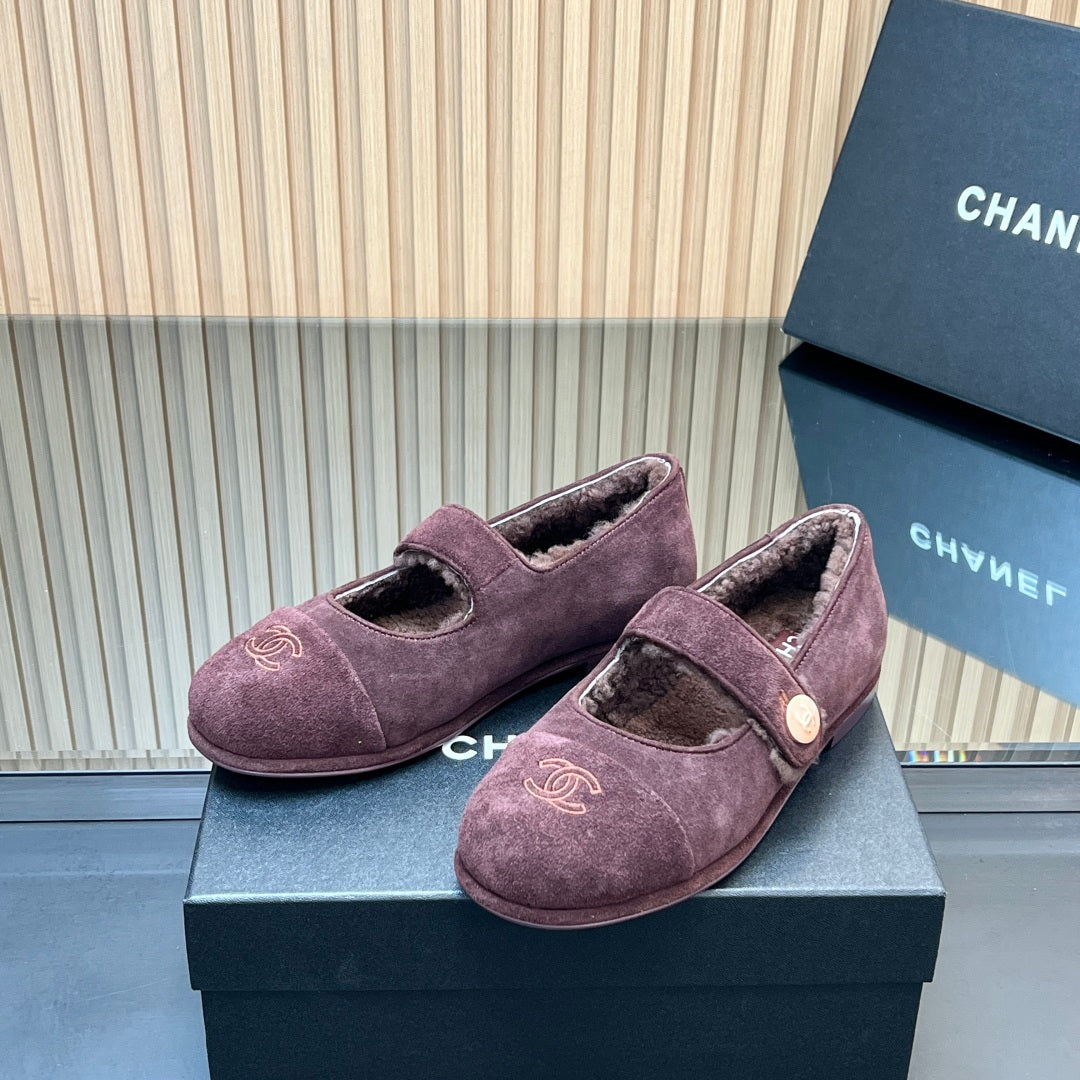 25 Mary Jane's lamb wool shoes