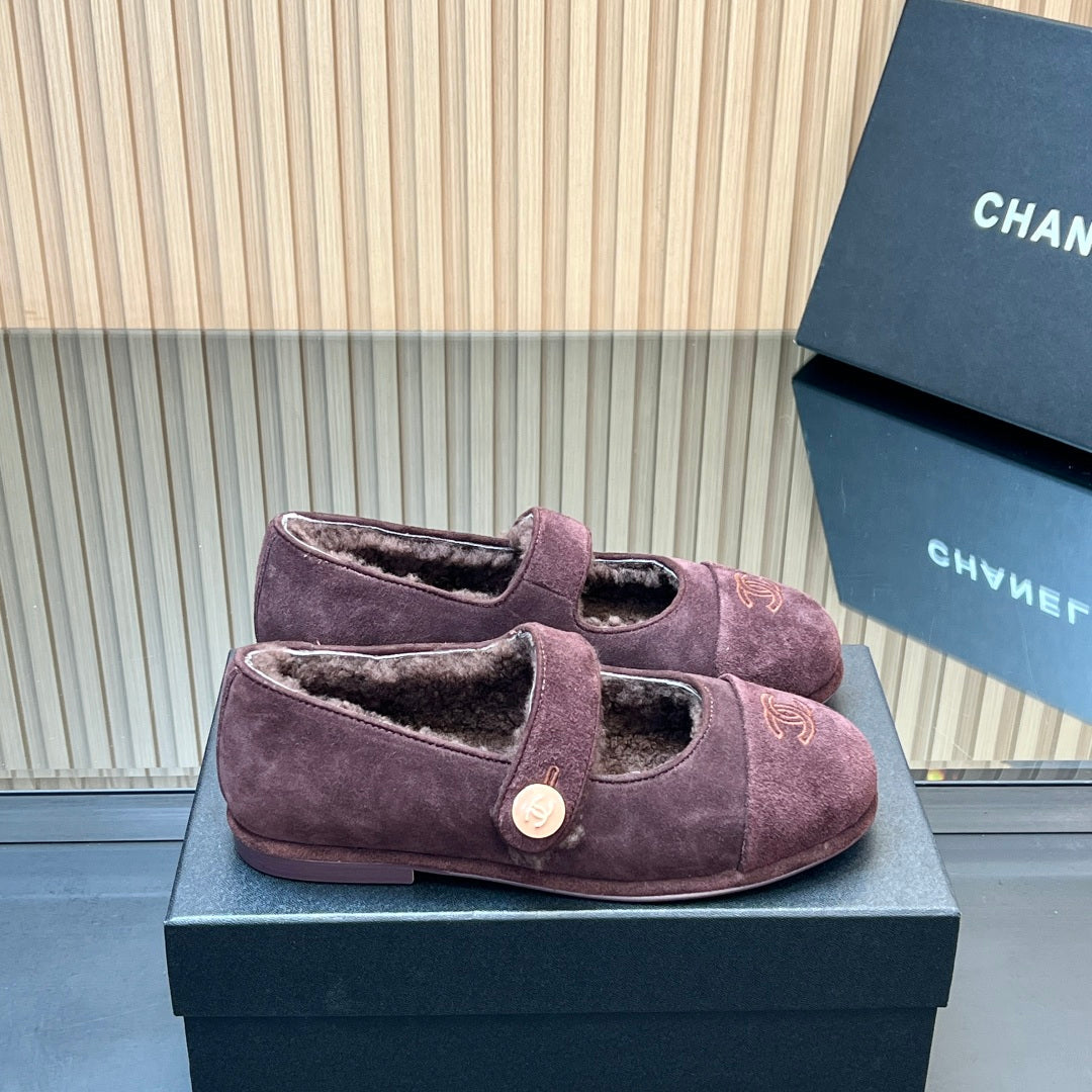 25 Mary Jane's lamb wool shoes
