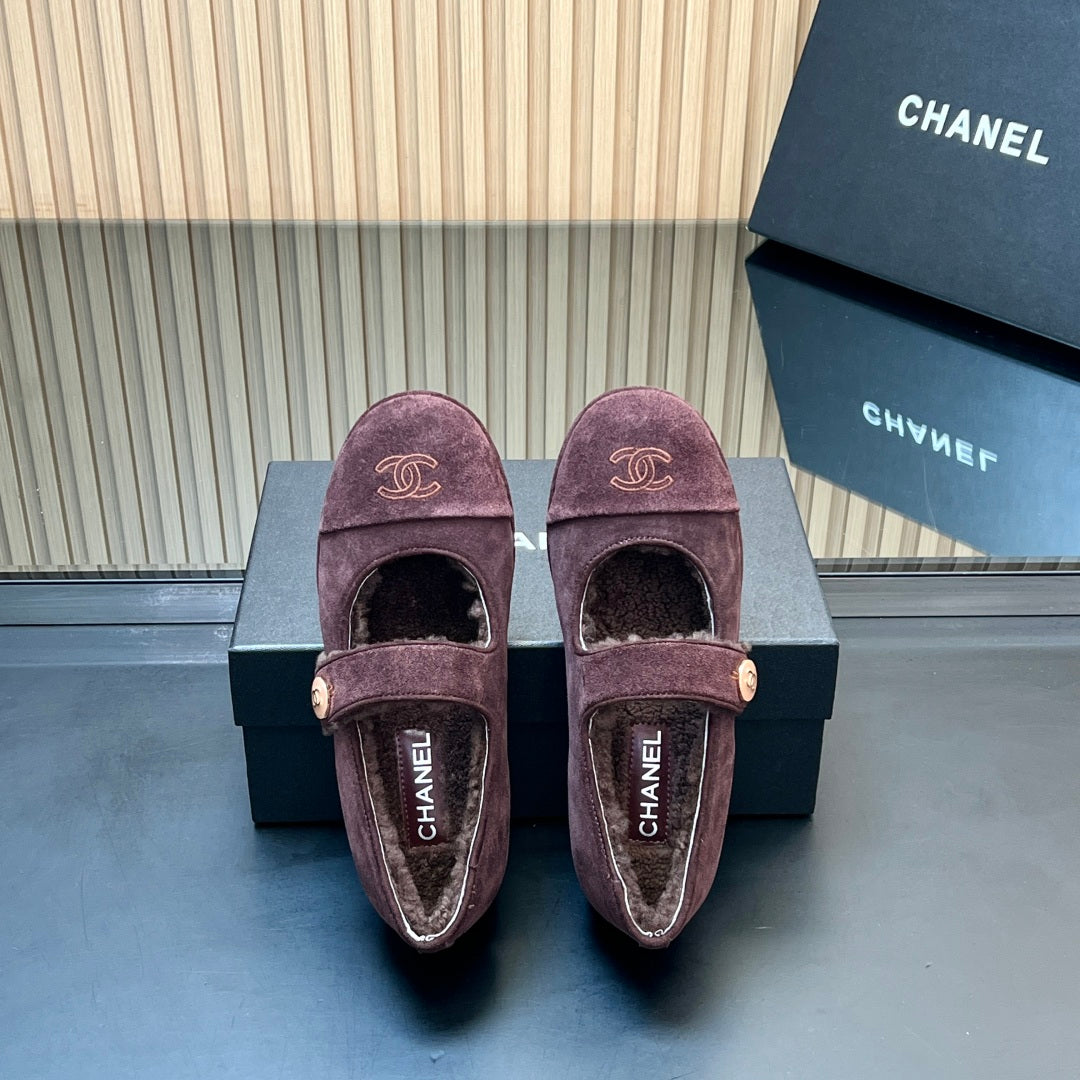 25 Mary Jane's lamb wool shoes