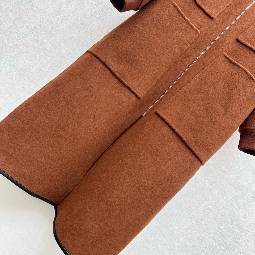 25 Long woolen coat