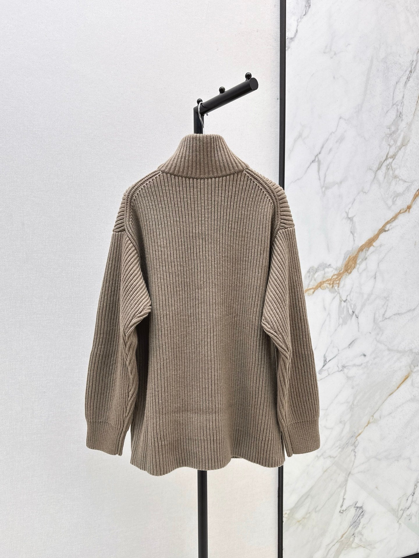 25 New Classic H-Pattern Decorative Pocket Wool Knitted Cardigan(GRAY/RED)
