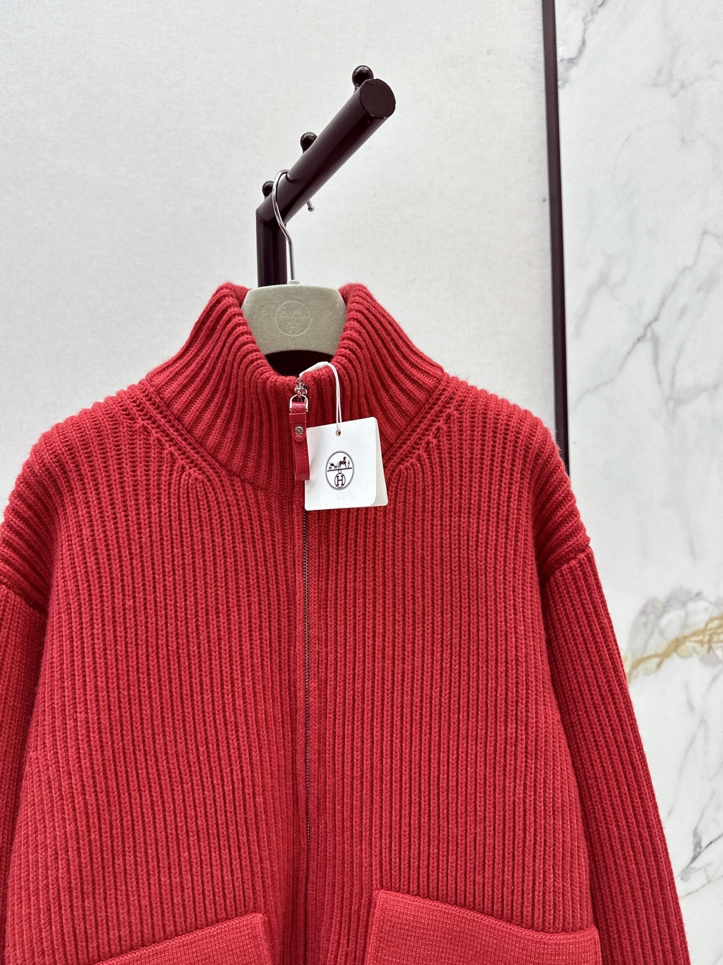 25 New Classic H-Pattern Decorative Pocket Wool Knitted Cardigan(GRAY/RED)